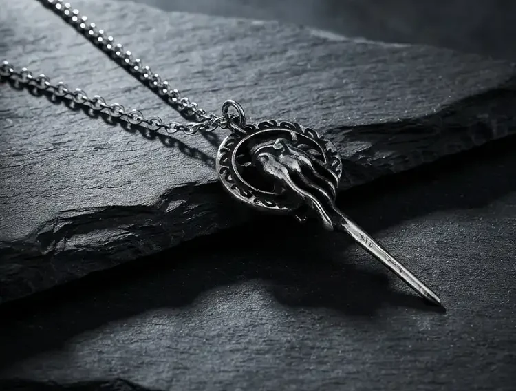 Hand Of The King Kralın Eli Kolye – Yumuşak değil, karakterli !